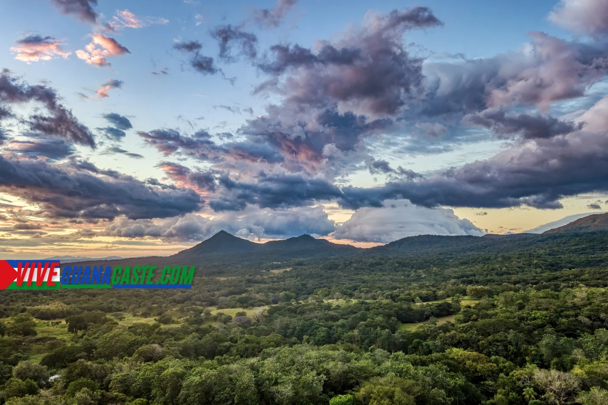 Volcán Rincón de la Vieja en el Parque Nacional Rincón de la Vieja, Guanacaste, Costa Rica