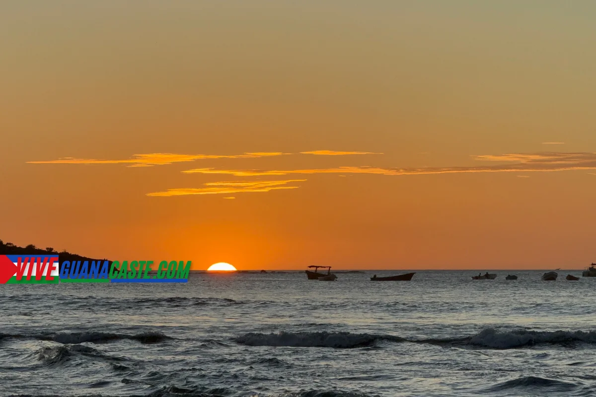 Playa Tamarindo: Paraíso de Arena, Mar y Aventura